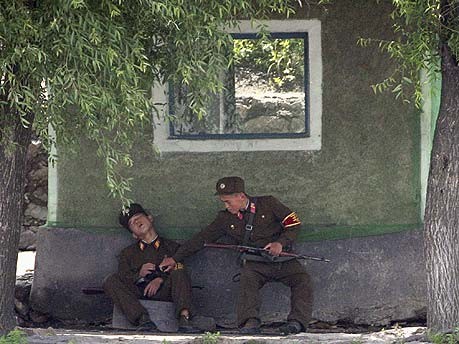 Grenzsoldaten in Nordkorea;Reuters