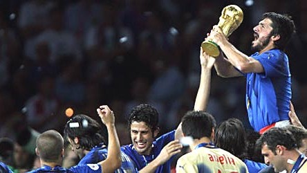·: Der Beginn einer langen Nacht: Der neue Weltmeister Italien.