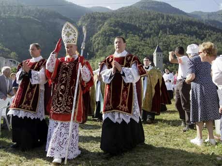 Piusbruderschaft weiht Priester in Ecône;AP