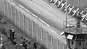 Vom DDR-Politoffizier zum Bundespolizisten: Ein Abschnitt der Mauer in Berlin, aufgenommen 1978.