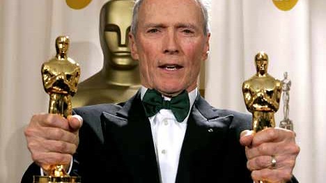 And the Oscar goes to...: Clint Eastwood beka 2005 gleich zwei Oscars für "Million Dollar Baby" - als bester Regisseur und für den besten Film des Jahres.