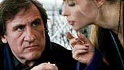 Prostituierte Marlene alias Nathalie (Emmanuelle Beart) lockt Bernard (Gerard Depardieu)