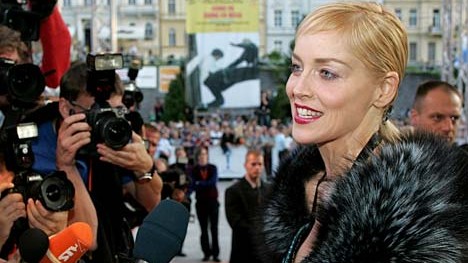 40. Internationales Filmfestival Karlovy Vary: Auf dem orangenen Teppich umlagert: Sharon Stone.