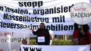 Der Skandal um die Bausparkasse Badenia: Aufgebrachte Anleger protestieren gegen die Badenia-Bausparkasse.