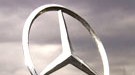Automobil: Das Betriebsergebnis bei Mercedes-Benz hat sich für 2004 im Vergleich zum Vorjahr halbiert.