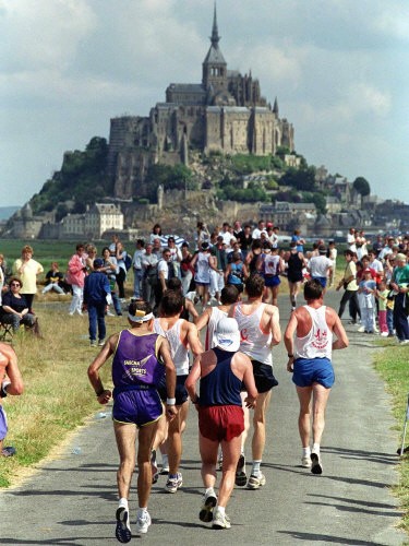 Marathon im Jahr 2000 am Mont-Saint-Michel, dpa