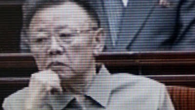 Nordkorea: Schwach und abgemagert: Kim Jong Il bei einem Auftritt am Mittwoch