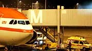 München engagiert sich für Flutopfer: Auf dem Franz-Josef-Strauß-Airport werden Hilfslieferungen verladen.