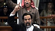 Zum Tod des Diktators: Saddam wie er leibte und lebte: der Ex-Dikator und sein Halb-Bruder Barsan al-Tikriti während ihres Verfahrens.
