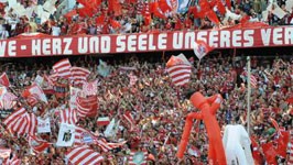 Fußball: Debatte um Fangewalt: Die Südkurve ist seit vielen Jahren die treibende Kraft für Anfeuerung, Gesänge und Choreographien der Bayern-Fans.