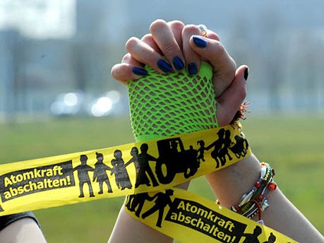 Menschenkette, Anti-Atom-Demonstration