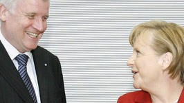 Anleitung für die Kanzlerin: Einigkeit vor allem nach außen: Zwischen CSU und CDU knirscht es immer wieder. Die Parteivorsitzenden Horst Seehofer und Angela Merkel sind nicht immer einer Meinung.