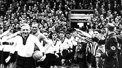 WM-Historie (3): 1938: Die deutsche Nationalmannschaft vor einem Länderspiel im Jahr 1937.