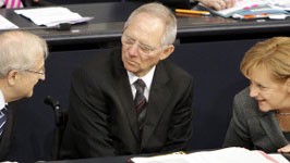 Von links: Rainer Brüderle (FDP), Wolfgang Schäuble und Angela Merkel (beide CDU), Foto: dpa