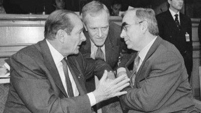 Theo Waigel, Jacques Chirac, Foto: dpa