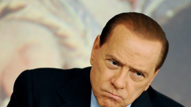 Italien: Staatsverschuldung: Der Kampf gegen die Staatsverschuldung: Das italienische Kabinett von Ministerpräsident Silvio Berlusconi hat ein Sparpaket über 24 Milliarden verabschiedet.