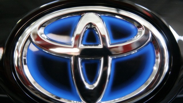 Toyota: Festklemmende Gaspedale: Toyota hat wegen der Pannenserie bei seinen Autos bereits acht Millionen Fahrzeuge zurückgerufen, doch noch immer werden neue Schreckensnachrichten bekannt.