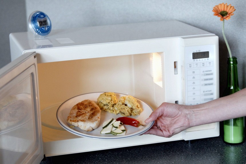 Ratgeber Wohnen: Mikrowelle - Warmes Mittagessen im Handumdrehen