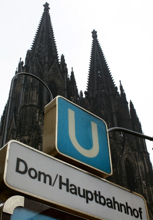 U-Bahn vor Kölner Dom