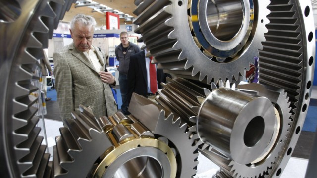 Wirtschaft kompakt: Produkte eines Wälzlagerherstellers: Der deutsche Maschinenbau ist kräftig im Aufwind.
