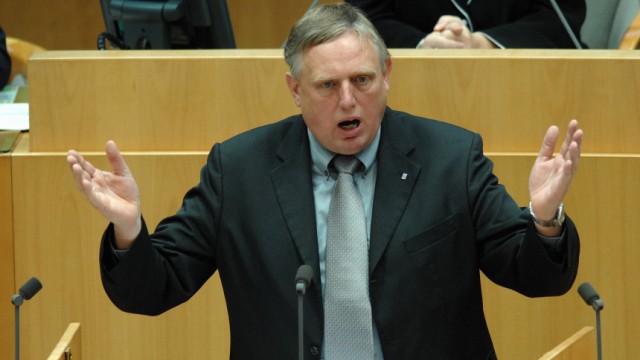 Landtag befasst sich mit Ruettgers-Vorstoss fuer 'Hartz IV'-Reform