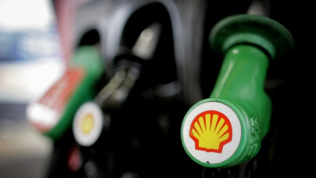 Wirtschaft kompakt: Der Ölkonzern will 44 Tankstellen des Lebensmittelhändlers Edeka übernehmen. Damit könnte Shell seinen Konkurrenten Aral übertreffen.