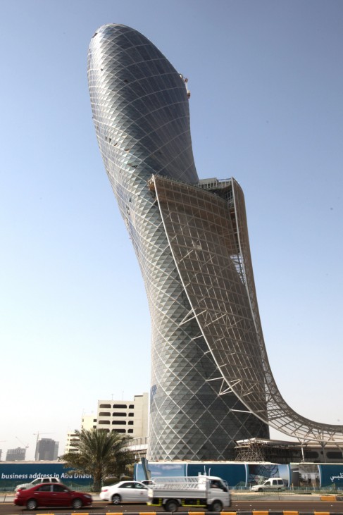 Rekorde auf Reisen Guinness Buch schiefster Turm der Welt Abu Dhabi
