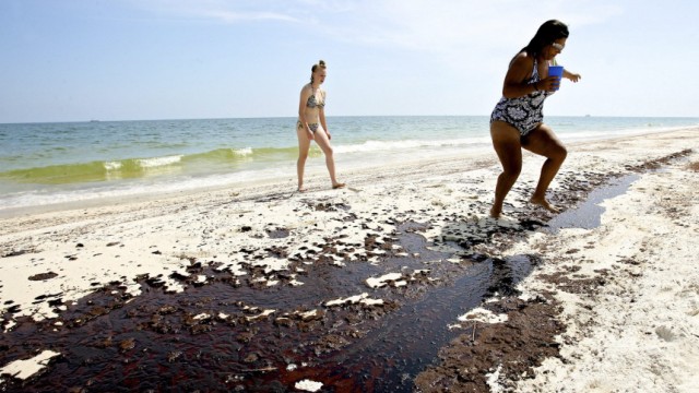 Ölpest im Golf von Mexiko - ölverschmierter Strand
