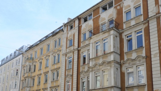 Luxussanierungen: Luxussanierungen, wie hier in der Münchner Maxvorstadt, führen zur Aufwertung eines Stadtviertels. Steigende Mieten und die Verdrängung der Alteingesessenen sind jedoch häufig die Folgen.