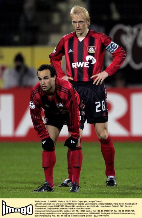 Landon Donovan und Carsten Ramelow von Bayer Leverkusen