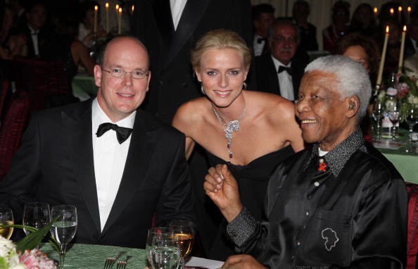 Fürst Albert von Monaco mit Charlene Wittstock und Nelson Mandela
