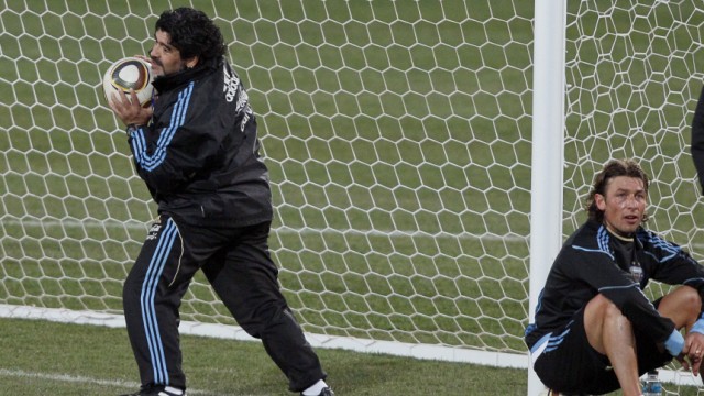 Fußball-WM: Argentinien: Alles im Griff: Diego Maradona im Training der argentinischen Elf.