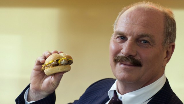 Bayerns Hoeneß verkauft Bratwurst an McDonald's