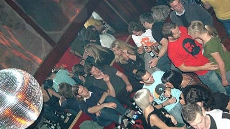 Forschungsprojekt "Sounds like Munich": Münchens verruchtester Nachtclub: Früher trafen sich im Pimpernel in der Müllerstraße Stricher, heute verkehren hier Szenegänger.