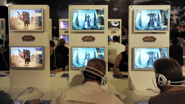 Aufregung um Online-Rollenspiel: Spieler von World of Warcraft auf einer Messe: Im Spiel anonym, im Forum mit vollem Namen.