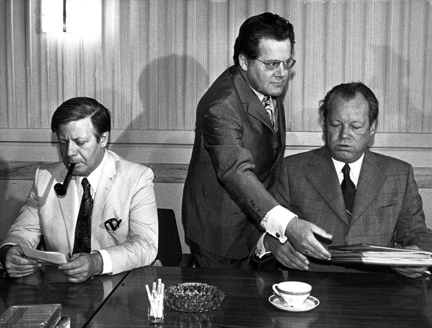 Helmut Schmidt, Günther Guillaume und Willy Brandt bei einer SPD-Vorstandssitzung, 1973
