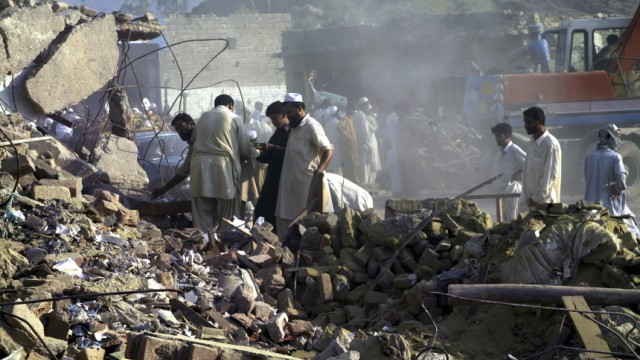 Politik kompakt: Im pakistanischen Yakaghund hat sich ein Selbstmordattentäter in die Luft gesprengt, Es war der blutigste Anschlag im Land seit Oktober vergangenen Jahres.