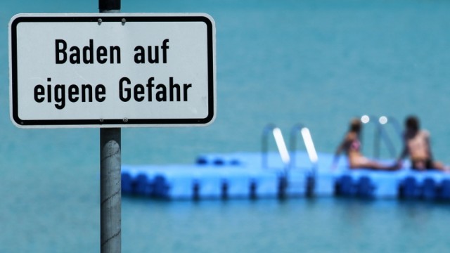 Bruck: Erste Bade- und Sonnenbräun-Versuche am Pucher Meer