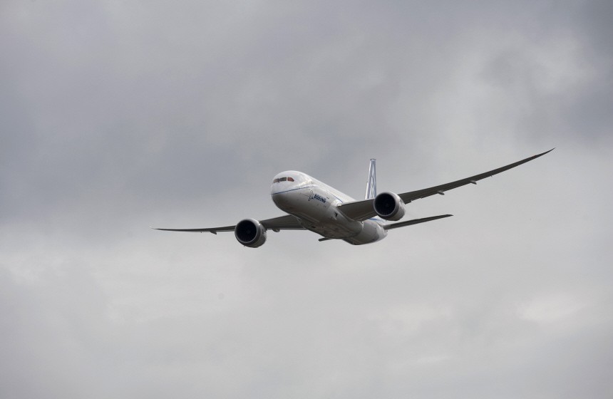 The Boeing 787 Dreamliner aircraft performs a flypast over the runway at Farnborough airport in Farnborough, southern England