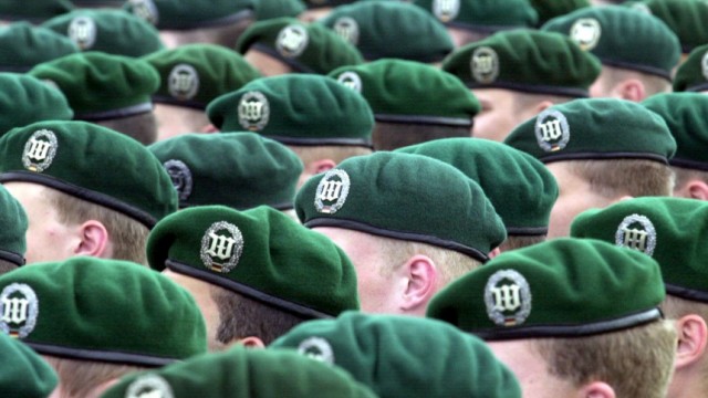 SPD: Bundeswehr-Umfang mit 250.000 Soldaten nicht zu halten
