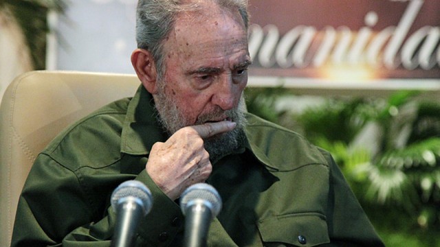 Kuba: Fidel Castro: Ehrte den Nationalhelden und traf Intellektuelle: Fidel Castro will offenbar nicht von der Macht lassen.