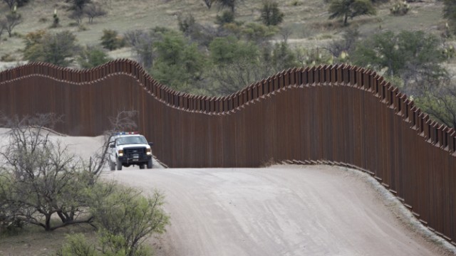 USA: Einwanderungspolitik: Amerikanisch-mexikanische Grenze in Nogales: Der Streit um das Einwanderungsgesetz von Arizona wird immer erbitterter geführt.