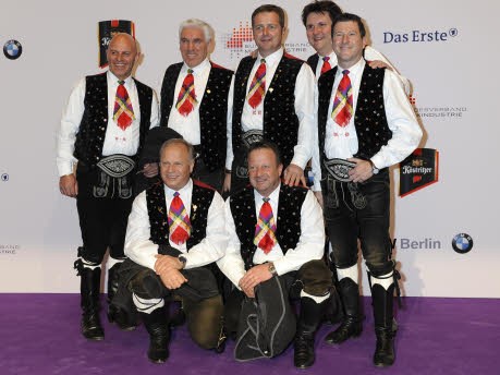 Kastelruther Spatzen, Echo-Verleihung, Outfits am Roten Teppich; Foto: dpa