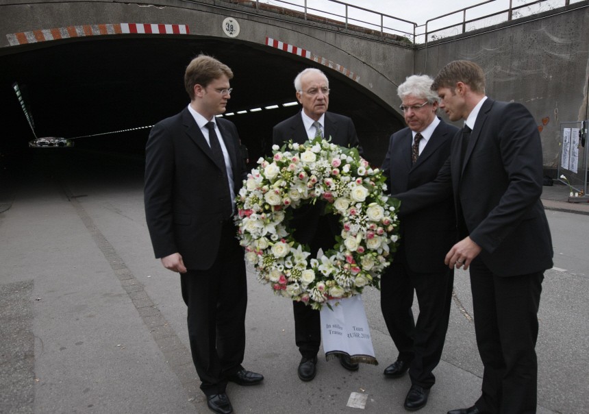 The organizers of the European Capital of Culture RUHR.2010 Pleitgen and Scheytt lay a wreath near a tunnel where 21 techno festival goers lost their live in Duisburg