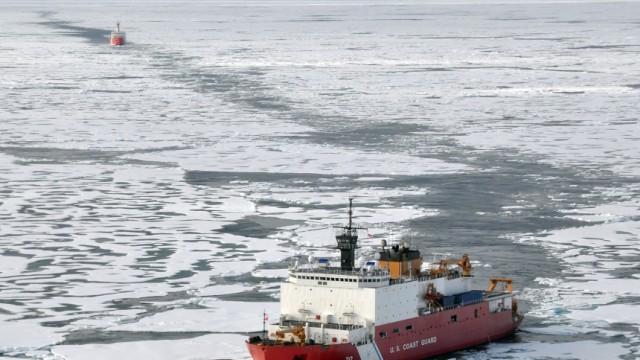Russland, USA und Kanada: Der modernste Eisbrecher der USA auf dem Weg zur Arktis: Die Healy.