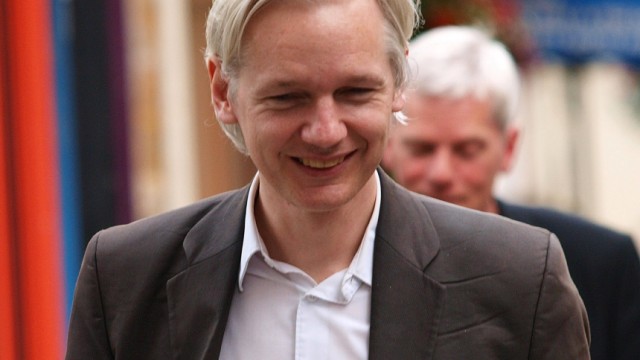 Wikileaks-Finanzierung: Wikileaks-Gründer Assange: Ex-Hacker mit Fangemeinde.