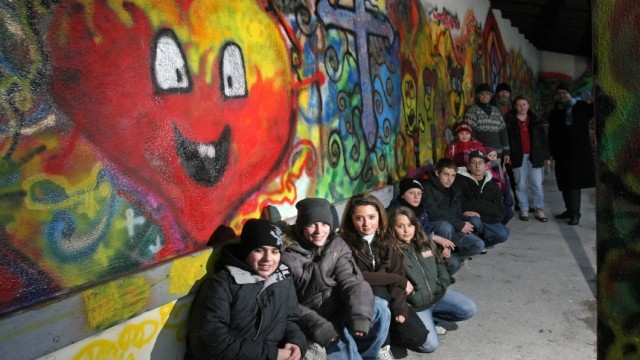 Dietramszell: Kunst oder Schmiererei? In Geretsried haben Kinder eine Wand gestaltet. In Dietramszell muss erst noch der Gemeinderat zustimmen.