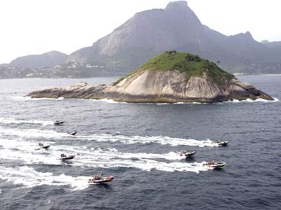 Motorbootrennen vor der Grünen Küste Brasiliens