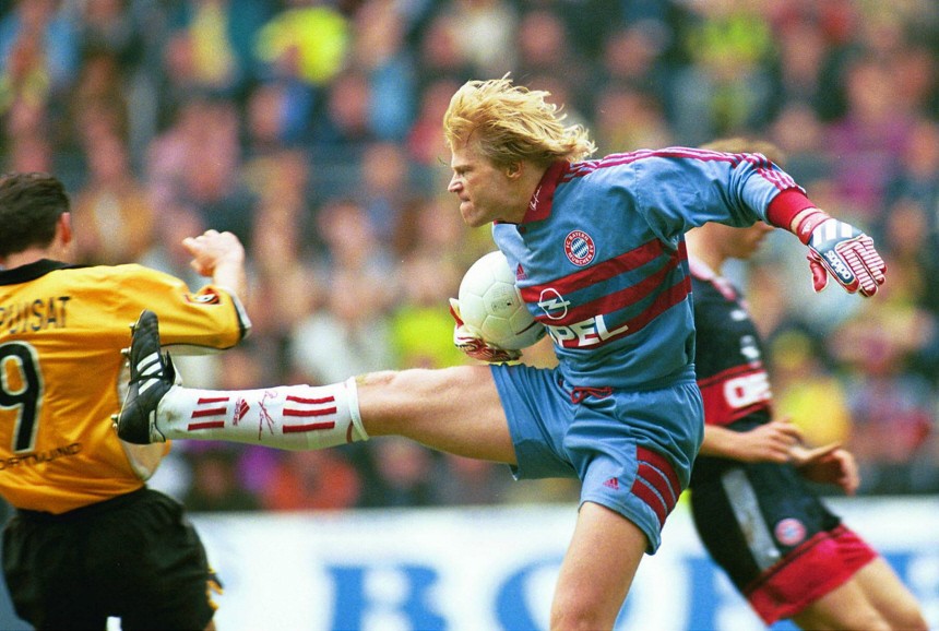 Torwart Oliver Kahn (Bayern) versus Stephane Chapuisat (BVB)
