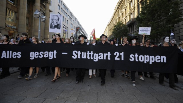 Grosskundgebung und Schweigemarsch gegen 'Stuttgart 21'